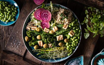 Zdravší tanier s halloumi syrom