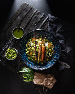 Celozrnné špagety s marinovaným tofu 